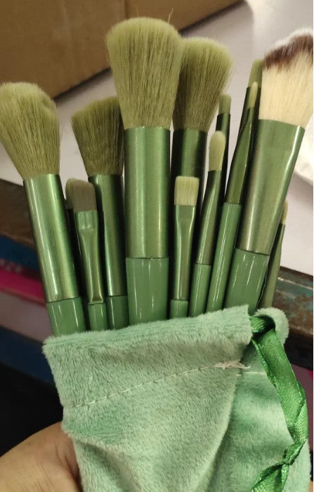 13-Piece Makeup Brush Set – Foundation, Concealer, Blush, Eyeshadow & Powder Brushes